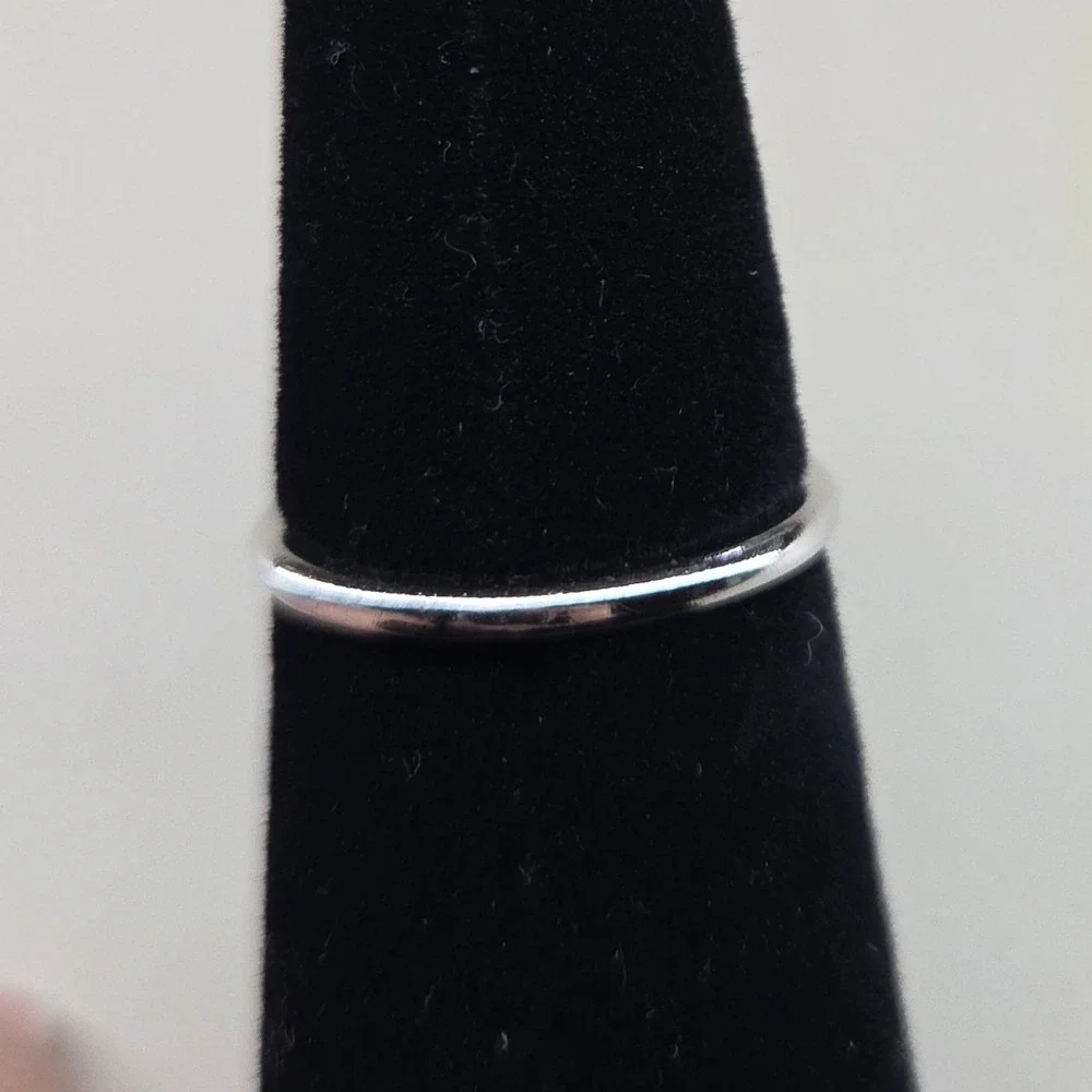 Silver Tone Round Cut Clear Stone Solitaire Ring Size 7.5 Four Prong Minimalist